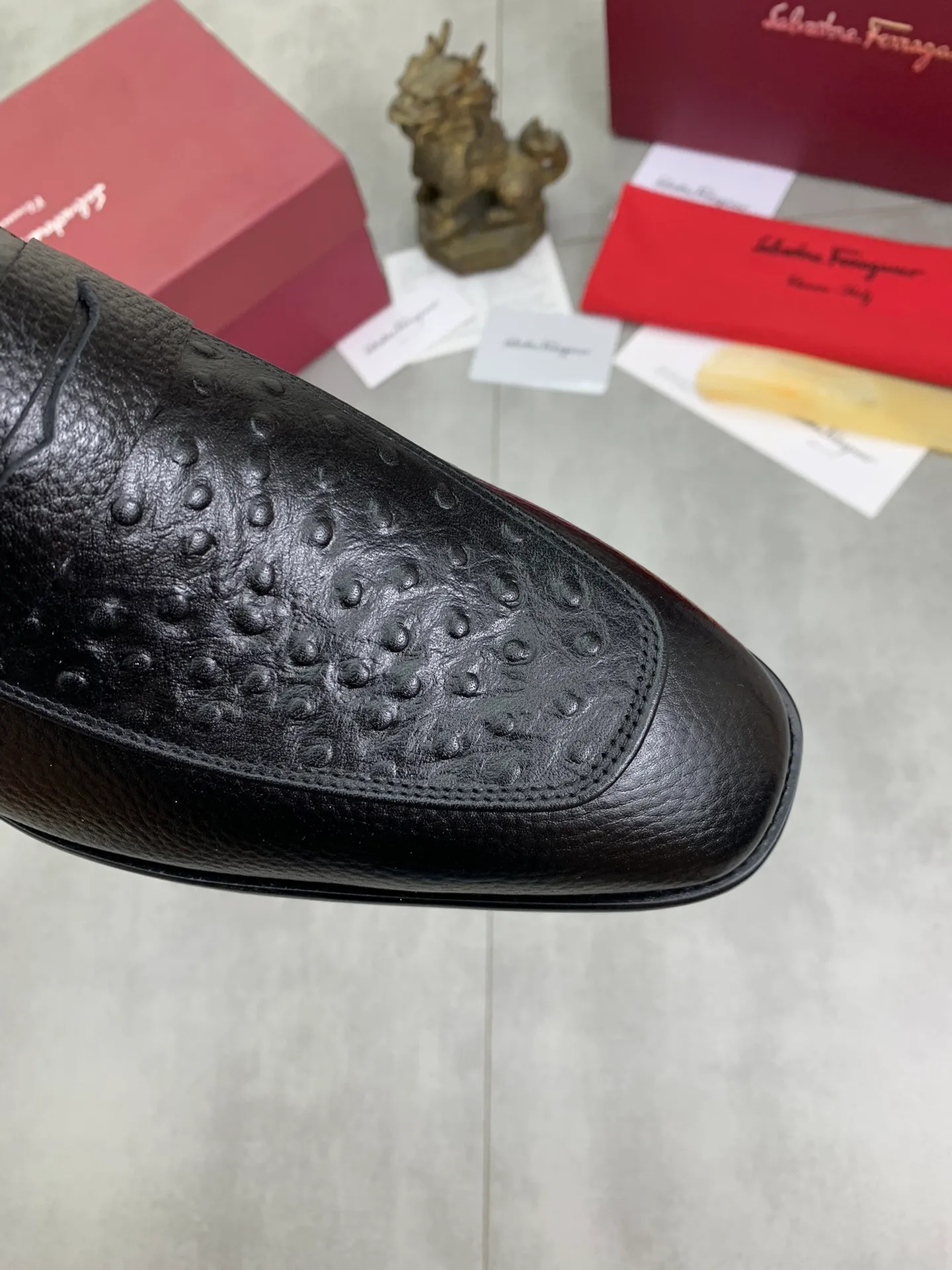 Men's Men's Shoes 💰P460💰[New Style] Water-dyed Niuli 🆘[Salvatore Ferragamo] Ferragamo's latest casual business leather shoes for men! Available at counters simultaneously! The fabric is made of specially imported original open-edge beaded calfskin, and the interior is made of imported water-dyed cowhide. It is absolutely luxurious and leads the fashion trend. Matching code: 38-45 (46 and 47 can be customized); black color optional